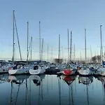 Bateau Au Port Ouistreham