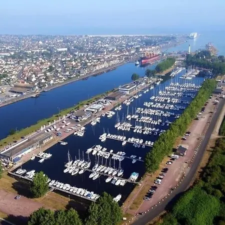 ספינת מלון Bateau Au Port