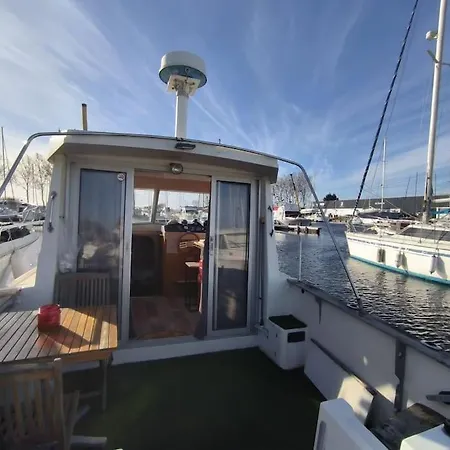 ספינת מלון Bateau Au Port *