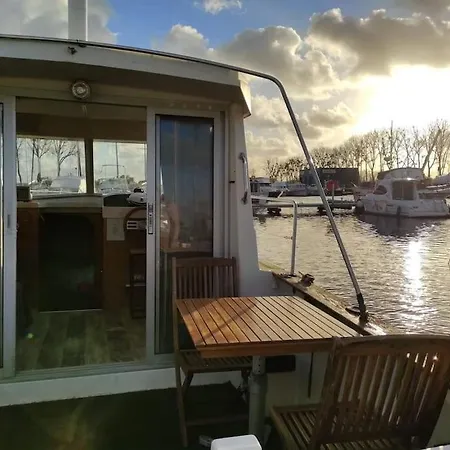 ספינת מלון Bateau Au Port וויסטרהאם