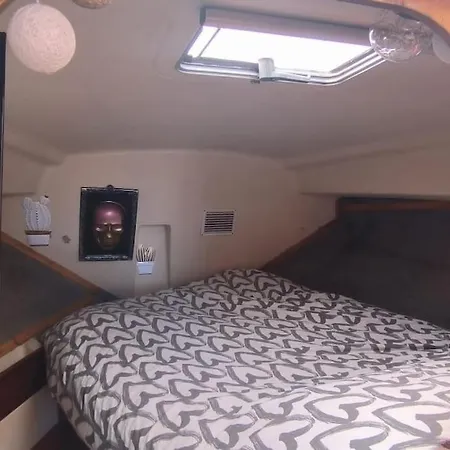 ספינת מלון Bateau Au Port