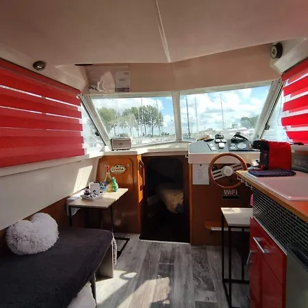 ספינת מלון Bateau Au Port