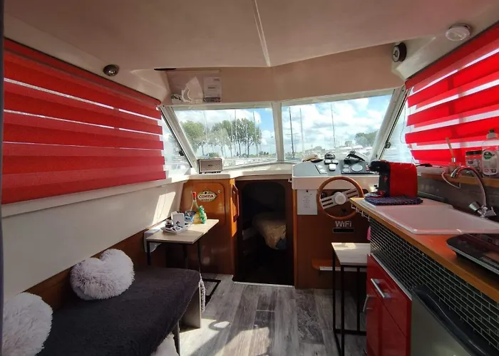 Botel Bateau Au Port